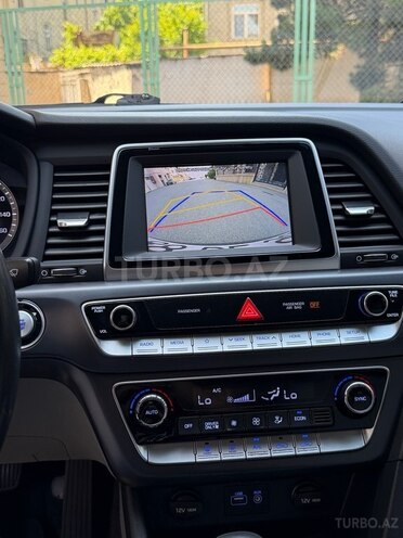 Hyundai Sonata-15