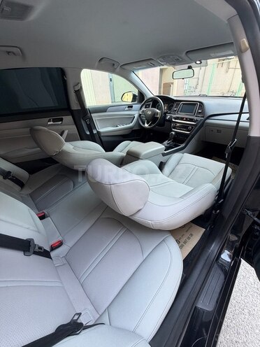 Hyundai Sonata-16