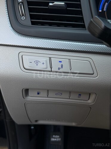 Hyundai Sonata-14