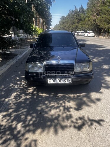 Mercedes 220 E-1