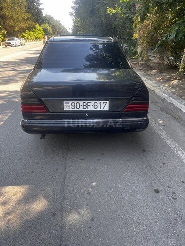 Mercedes 220 E-2