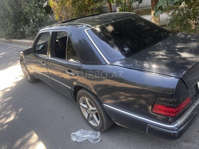Mercedes 220 E-4