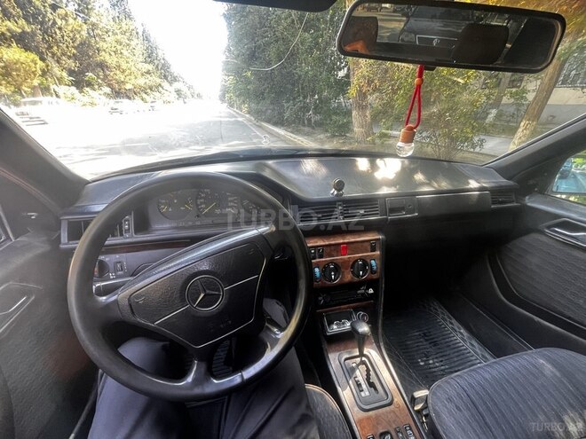 Mercedes 220 E-5