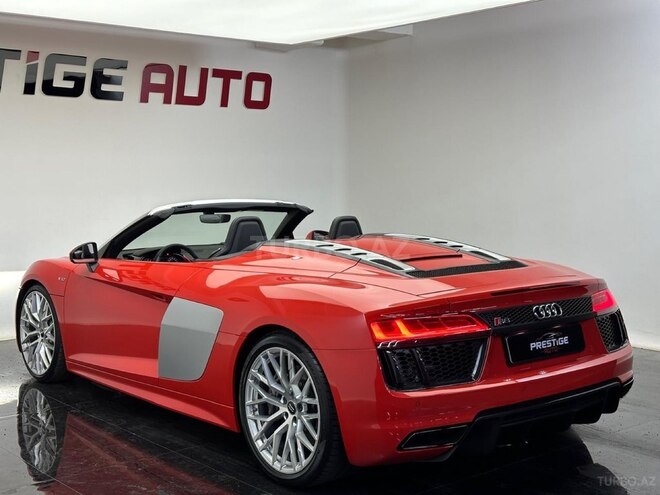 Audi R8-7