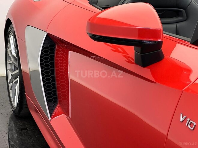 Audi R8-5