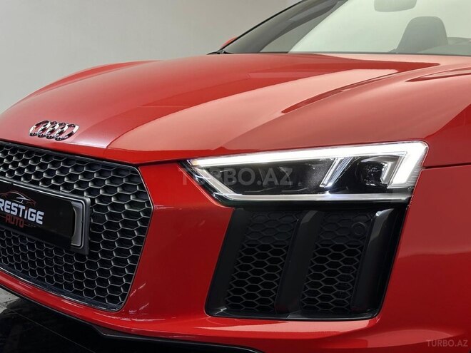 Audi R8-4