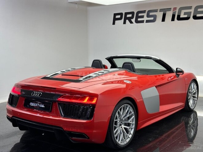 Audi R8-8