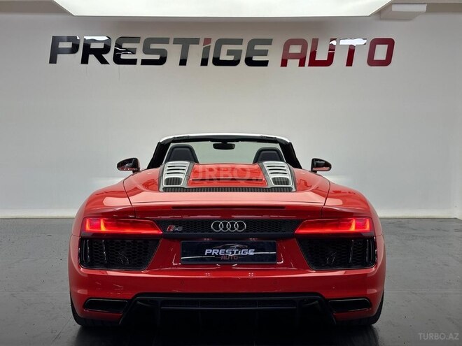 Audi R8-6
