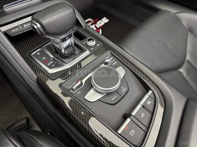Audi R8-15