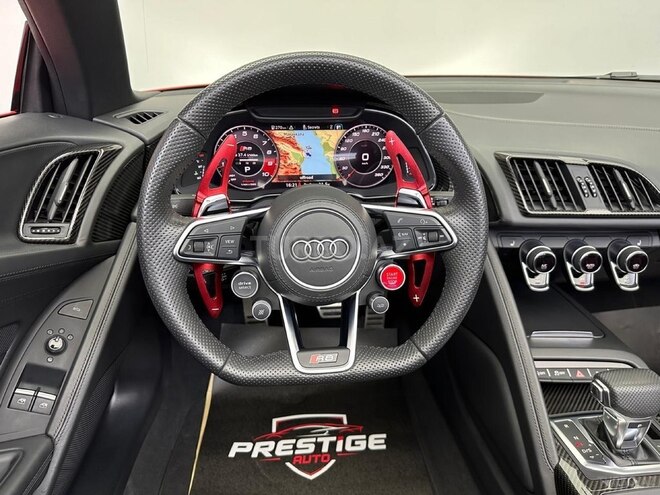 Audi R8-12