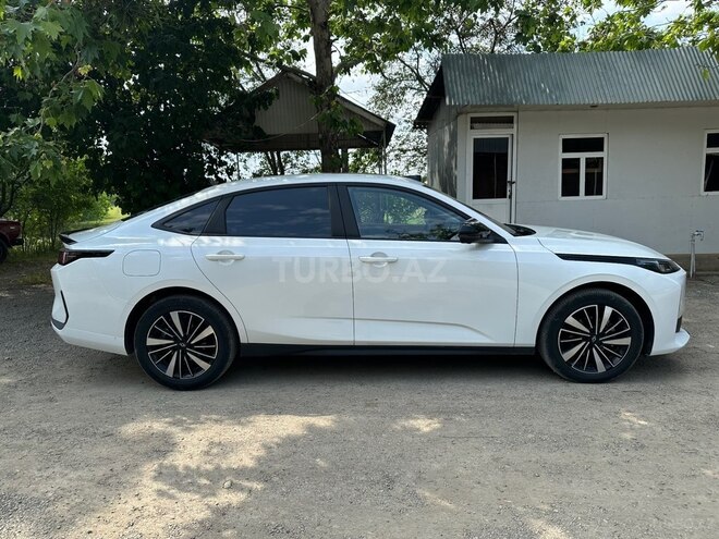 Changan Qiyuan A05-3