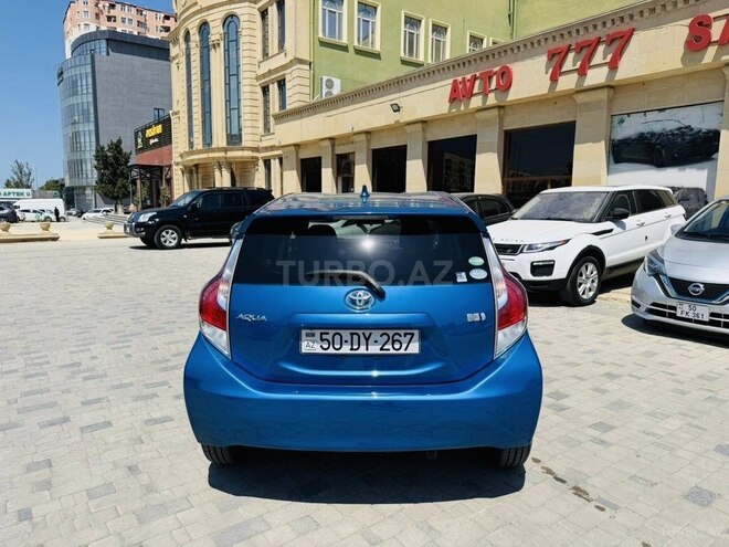 Toyota Aqua-7