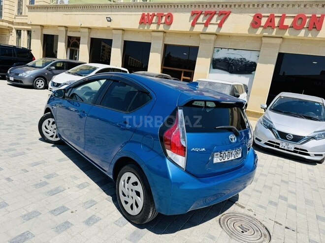 Toyota Aqua-8