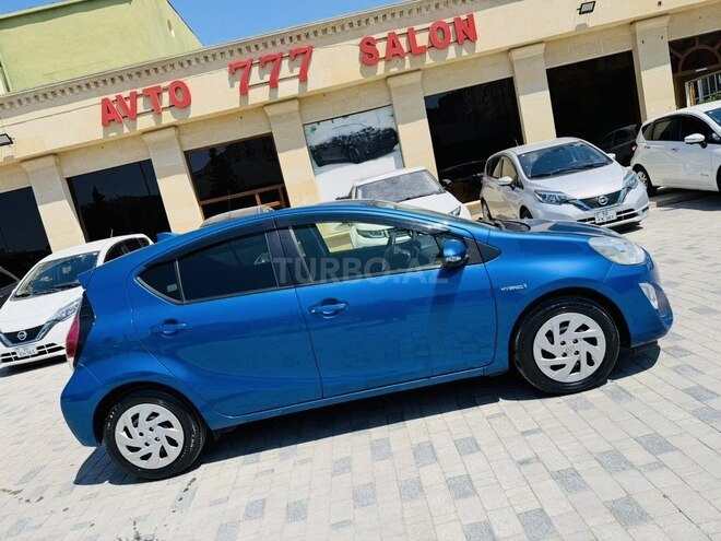 Toyota Aqua-4