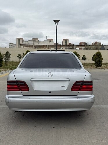 Mercedes E 240-8
