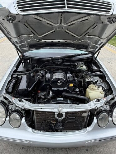 Mercedes E 240-16