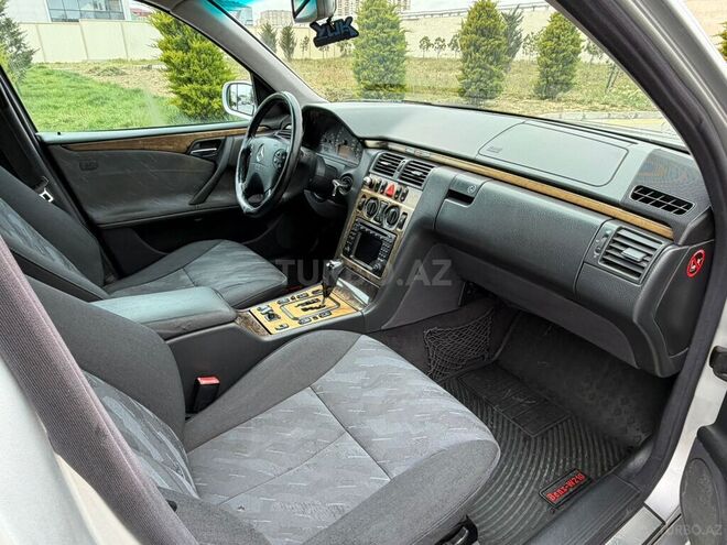 Mercedes E 240-9