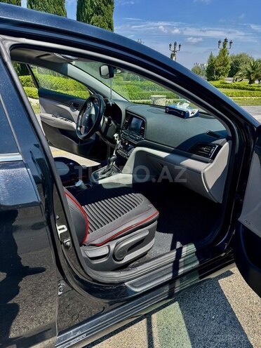 Hyundai Elantra-13