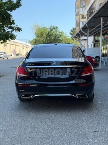Mercedes E 300-5