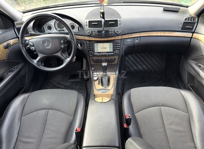 Mercedes E 220-13