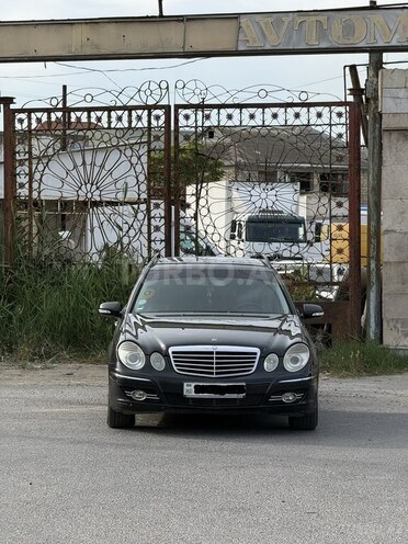 Mercedes E 220-1