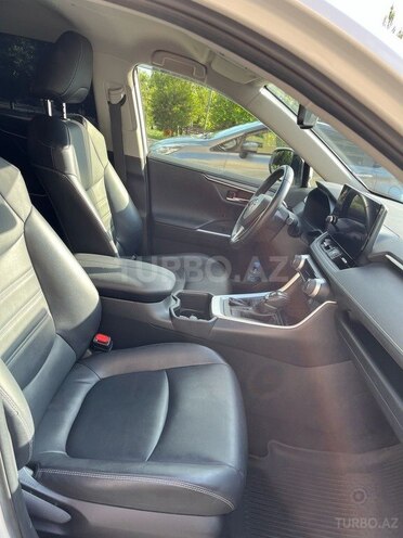 Toyota RAV4-6