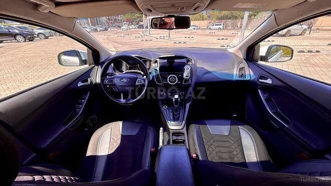 Ford Focus-8