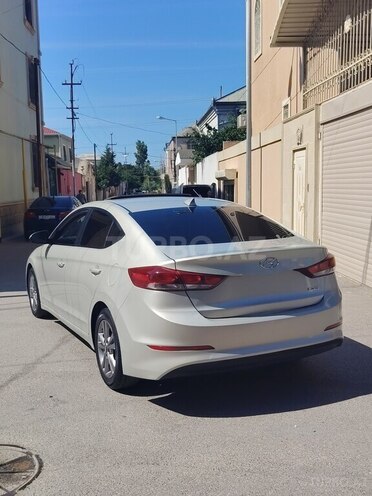 Hyundai Elantra-5