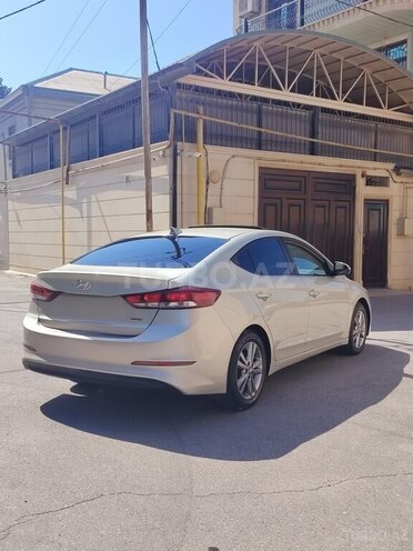 Hyundai Elantra-8