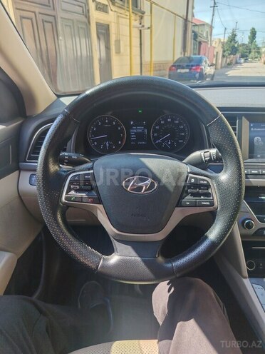 Hyundai Elantra-9