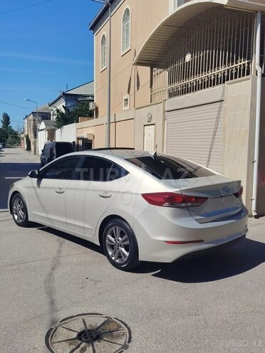 Hyundai Elantra-7
