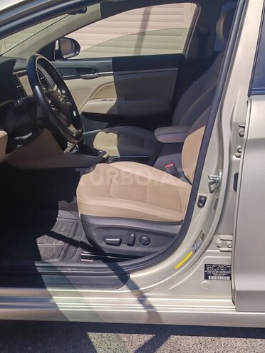 Hyundai Elantra-15