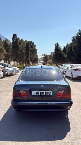 Mercedes E 270-2