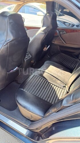 Mercedes E 270-10