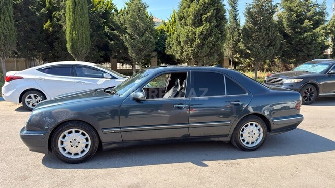 Mercedes E 270-11
