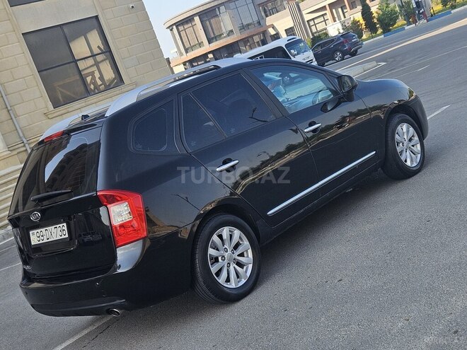 Kia Carens-9
