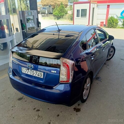 Toyota Prius-5