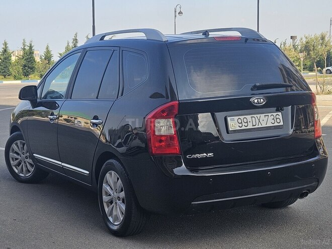 Kia Carens-13