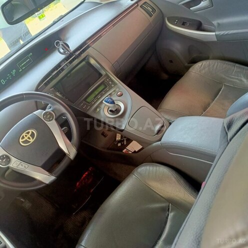 Toyota Prius-10