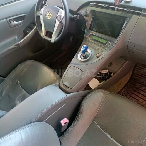 Toyota Prius-11