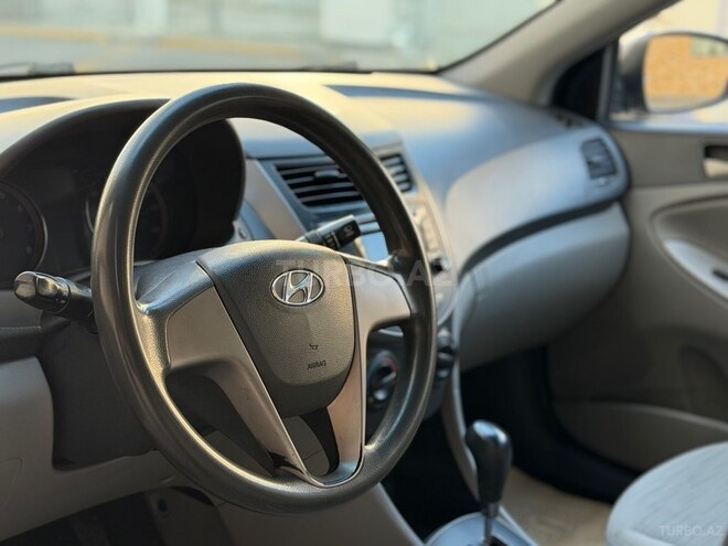 Hyundai Accent-7