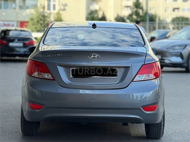 Hyundai Accent-6