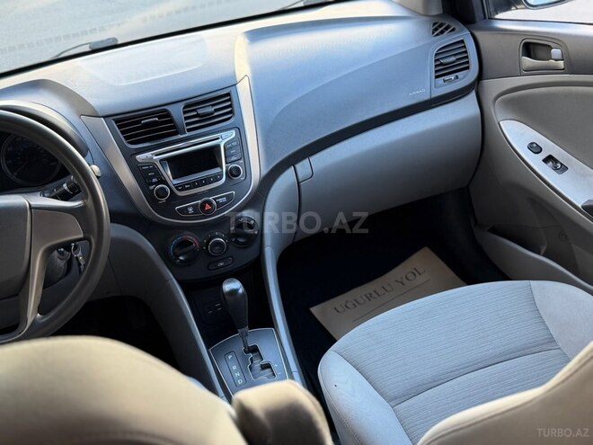 Hyundai Accent-10