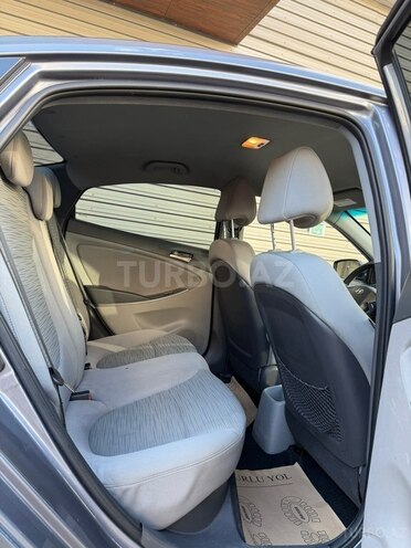 Hyundai Accent-13