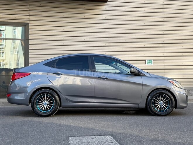 Hyundai Accent-15