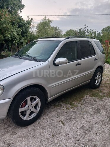 Mercedes ML 270-2