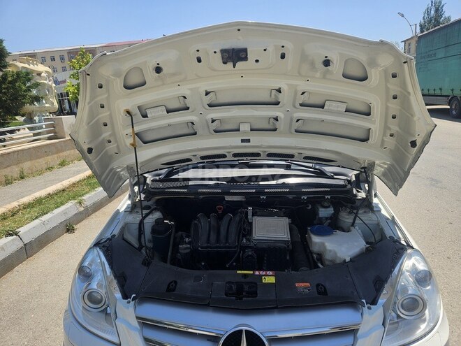 Mercedes B 180-4