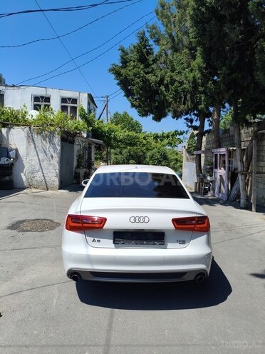 Audi A6-4