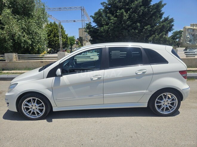 Mercedes B 180-10