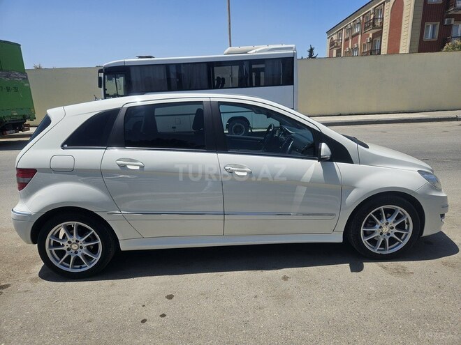 Mercedes B 180-9